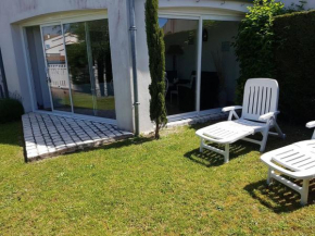 Maison climatisée avec jardin, proche plage et commerces, animaux acceptés - FR-1-494-40